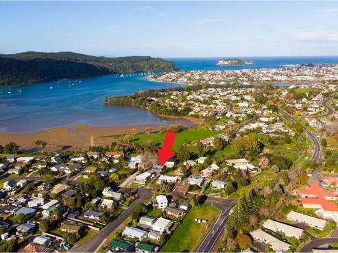 121 Durrant Drive, Whangamata