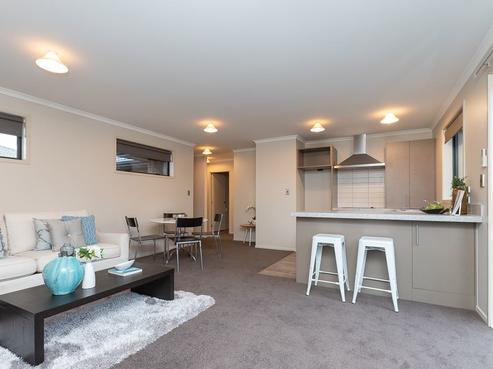 2/108 Old Farm Road, Hamilton East