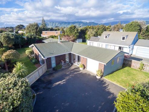11 Hastings Street, Waikanae Beach