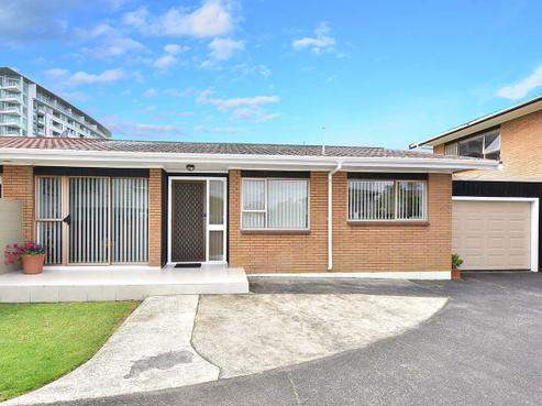 2/24 Tamariki Avenue, Orewa