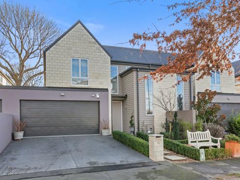 11A Pavilion Crescent, Middleton