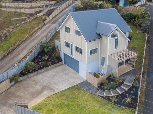 110 Hall Road, Sawyers Bay
