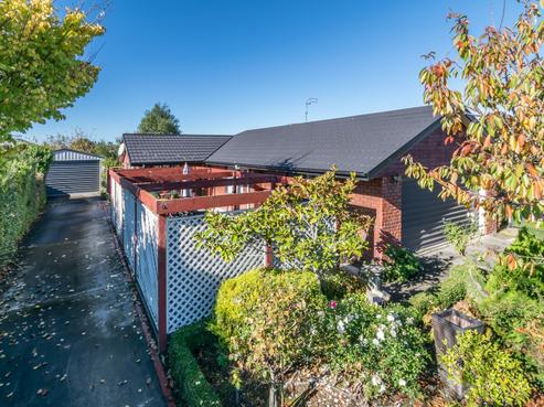 18 Petries Road, Woodend