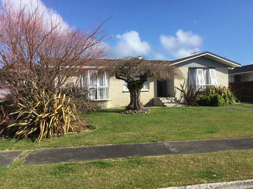 6 Ridgeway Place, Glenview