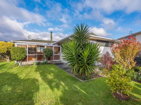 70 California Drive, Totara Park