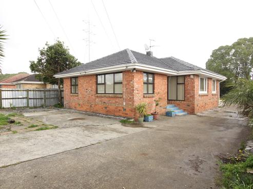32 Harwood Crescent, Otara