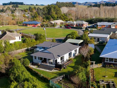 16 Kennard Crescent, Karitane