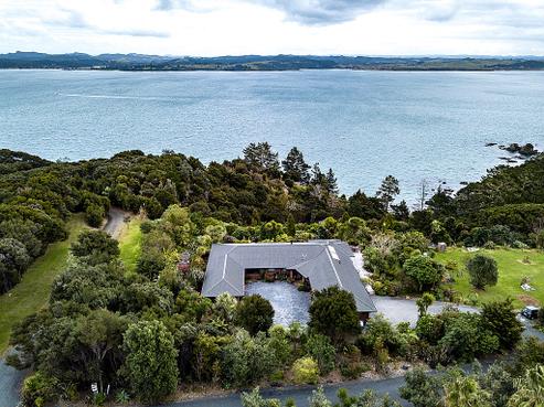 56 Tapeka Road, Russell