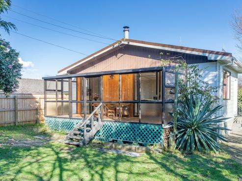17 Tui Road, Raumati Beach
