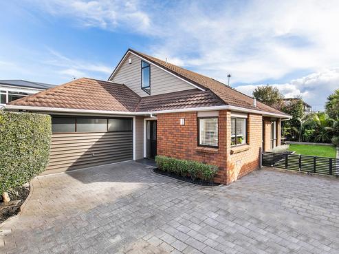 2/15 Queensway, Three Kings