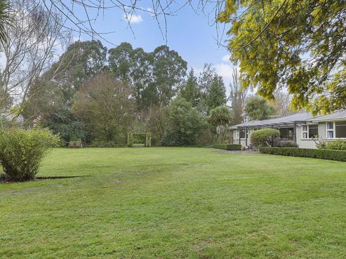 518 River Road, Lincoln