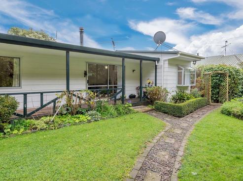 12 Poneke Drive, Waikanae