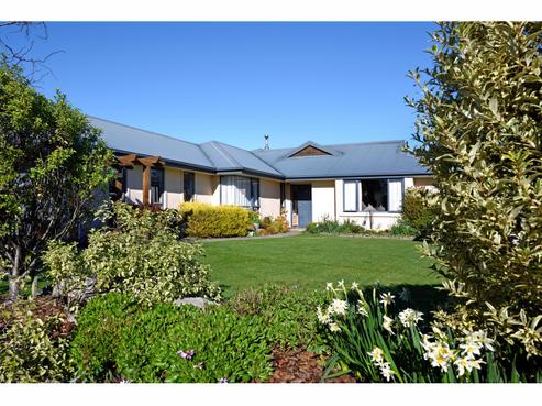 35 Hollybush Drive, Brightwater