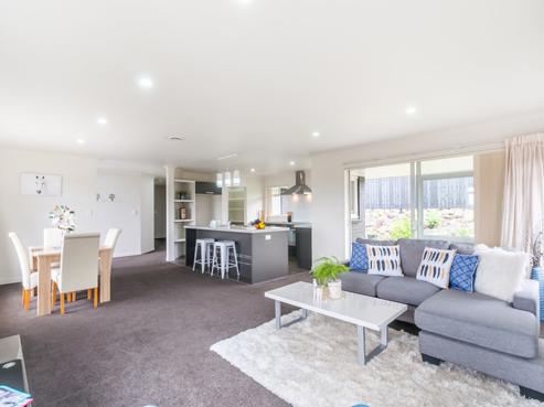 43 Pebble Beach Boulevard, Kamo