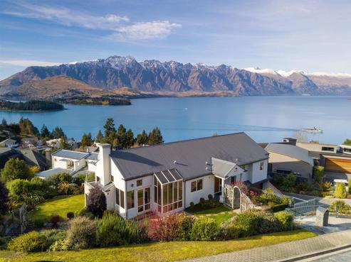 4 Matakauri Place, Fernhill/Sunshine Bay