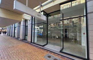 Stones throw from the golden mile of retail