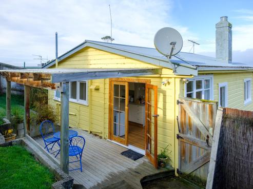 33 Mcintosh Road, Brighton