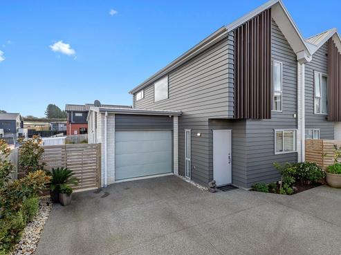 16 Springside Court, Huntington