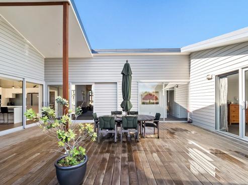 9 Meadowbrook Place, Buckland