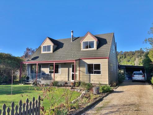 725 Collingwood-bainham Main Road, Collingwood