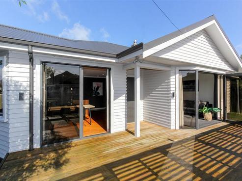84 Brooklands Road, Brooklands