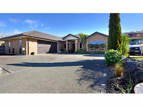 12 Wanderers Avenue, Brightwater