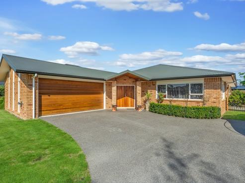 18 Wiltshire Drive, Huntington