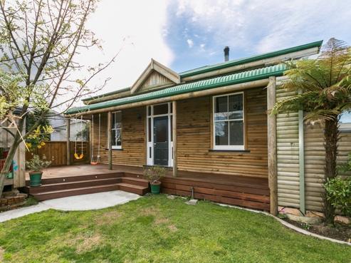 802 Lyell Street, Akina