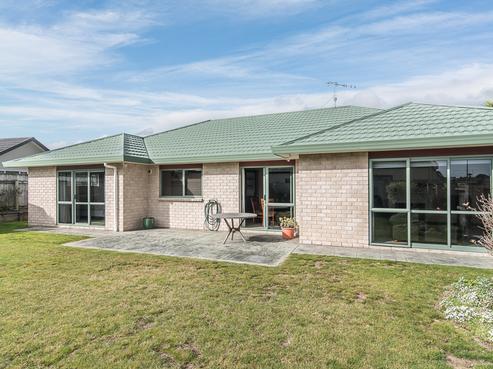 135 Guildford Drive, Paraparaumu Beach
