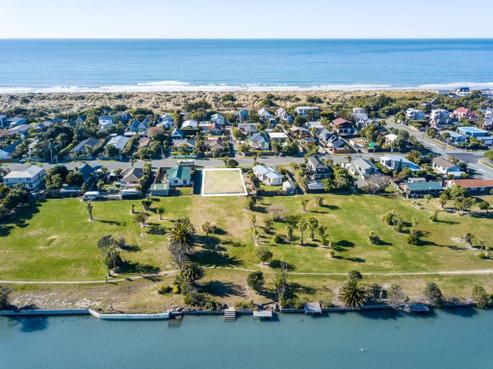 142 Rocking Horse Road, Southshore