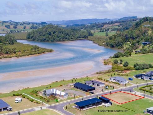 5 Admiral Drive, Cooks Beach