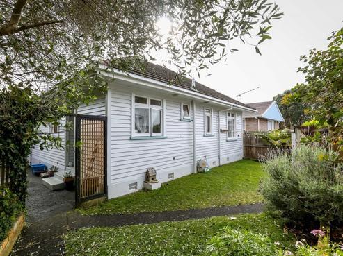 503 Devon Street West, Blagdon