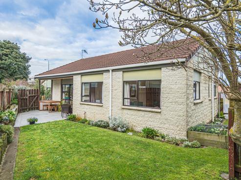 2/123 Great North Road, Otamatea