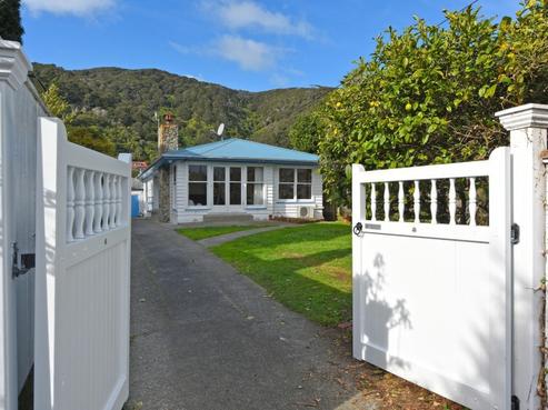 8 Maire Street, Eastbourne