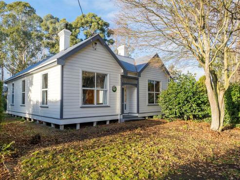 299 Union Street, Milton