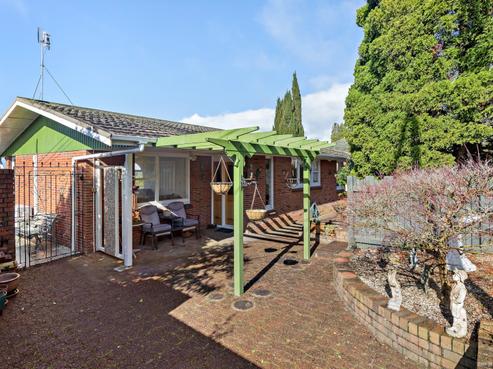 16 Ava Avenue, Titirangi