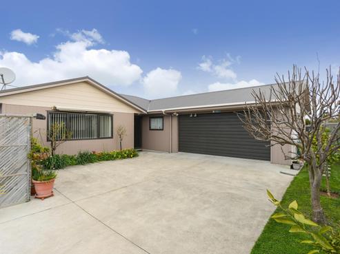 915A Dufferin Street, Akina