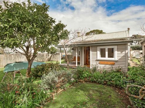 26 Miami Avenue, Surfdale