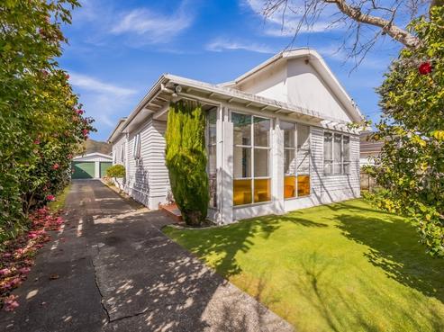 56 Hautana Street, Woburn