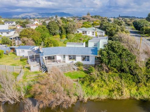 2B Mahoe Street, Otaki Beach