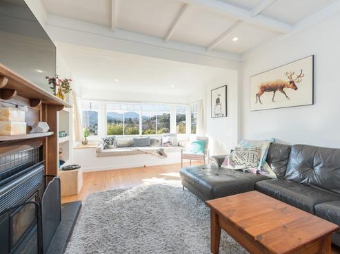 23 Queens Road, Stepneyville