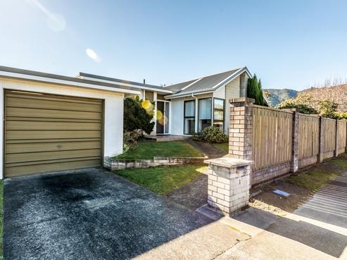 1 Rewarewa Crescent, Waikanae