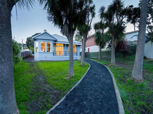2 Middleton Road, Kew