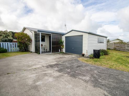 21 Hennessy Street East, Foxton Beach