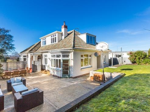 16 Lawson Street, Roslyn