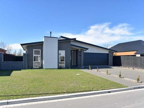 11 Lewis Close, Fernside