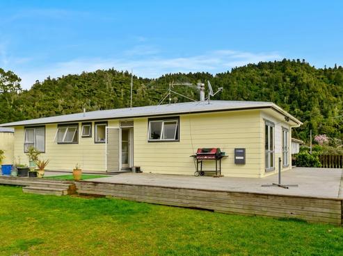 1126 State Highway 30, Tikitere