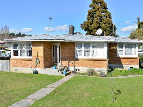 23 Pine Avenue, Bader