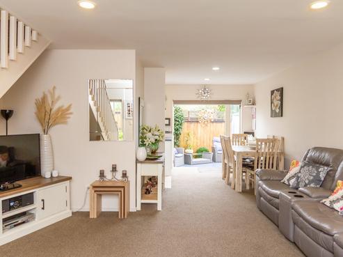 4/8 Waldie Grove, Avalon