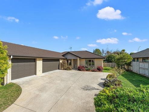 27 Whitney Place, Rototuna North